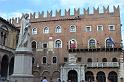 DSC_0375_OP de  Piazza dei Signori zien we hier het  Palazzo Comune en een monument voor Dante